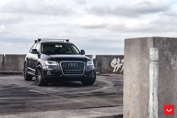 Фото дисков Vossen VFS-2 Глянцевый темный лак на Audi Q5 (8R)