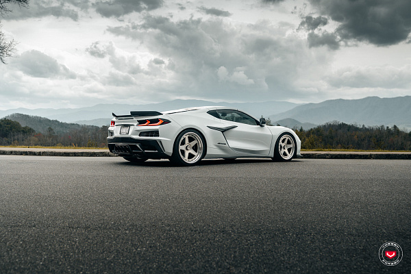 Фото дисков Vossen GEN-01 (3-Piece) Сатиновый лак на Chevrolet Corvette C8