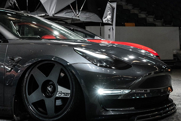 Фото дисков Bola B10 Черный матовый на Tesla Model 3