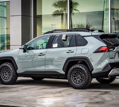 Фото дисков Black Rhino BOXER на Toyota RAV4 V