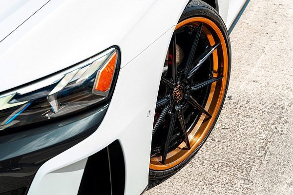 Фото дисков Strasse Wheels SV10 Deep Concave FS Черный глянец на Audi E-tron GT