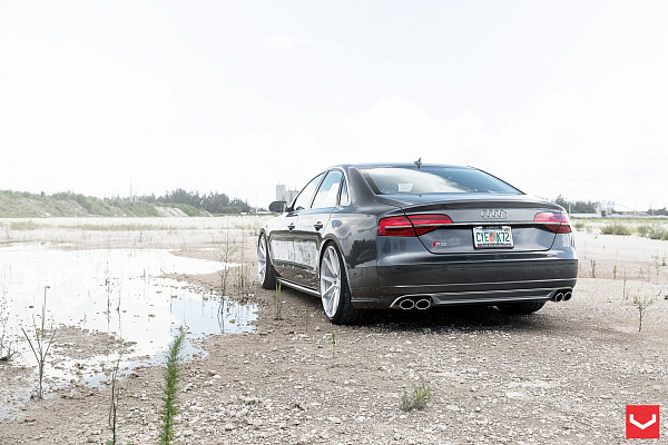 Фото дисков Vossen VFS-1 Серебро на Audi A/S 8 (D4)