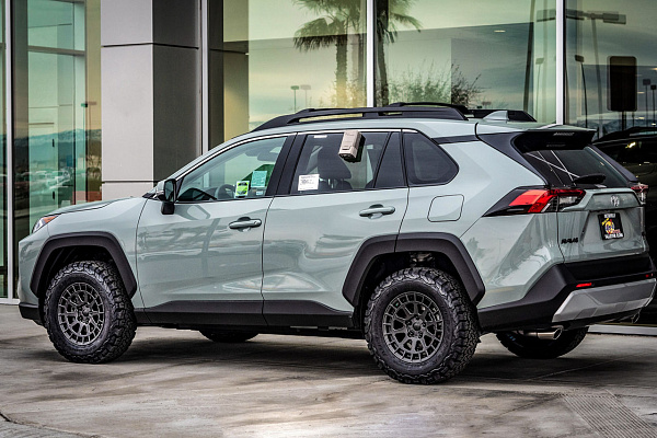 Фото дисков Black Rhino BOXER Сатиновый графит на Toyota RAV4 V