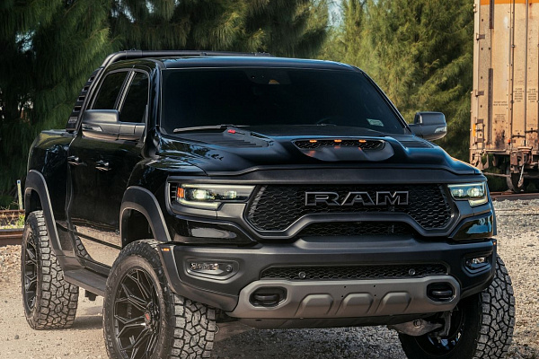 Фото дисков 4PLAY 4P83 Черный глянец на Ram 1500 V