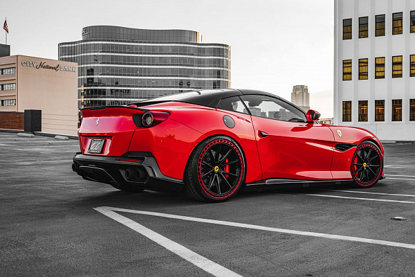Фото дисков CEC C111 Черный глянец на Ferrari Portofino