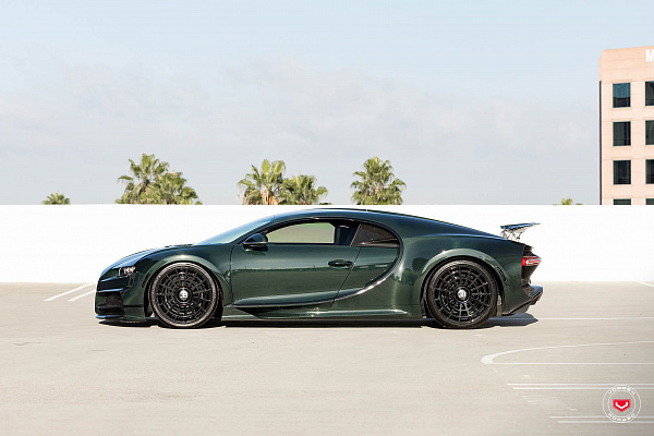 Фото дисков Vossen LC3-12 Черный глянец на Bugatti Chiron