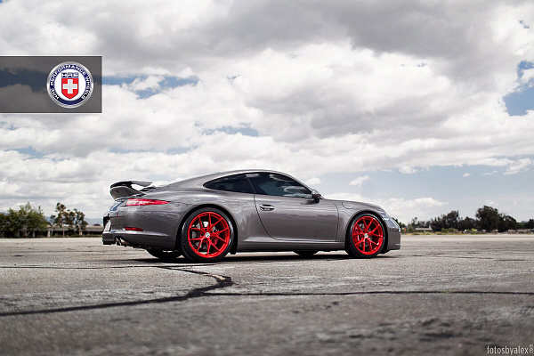 Фото дисков HRE P101 Красный глянец на Porsche 911 VII