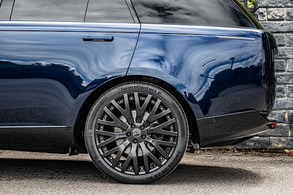 Фото дисков Kahn RS-2 Черный сатин на Range Rover V