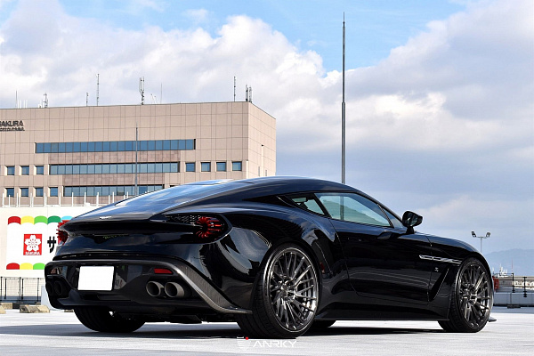Фото дисков Anrky RS3.2 Глянцевый темный лак на Aston Martin Zagato