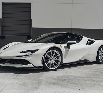 Фото дисков HRE P104SC на Ferrari SF90