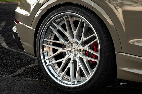 Фото дисков Strasse Wheels SV10M Deep Concave FS Глянцевый лак на Audi Q8