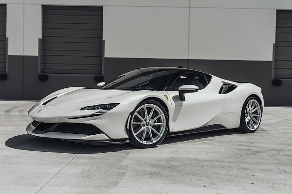 Фото дисков HRE P104SC Глянцевый лак на Ferrari SF90