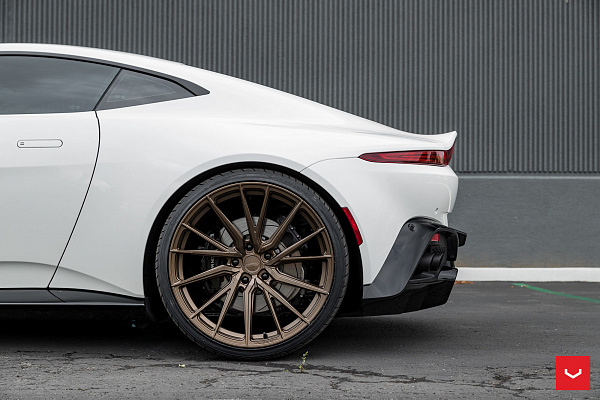 Фото дисков Vossen HF-4T Сатиновая бронза на Aston Martin Vantage 4