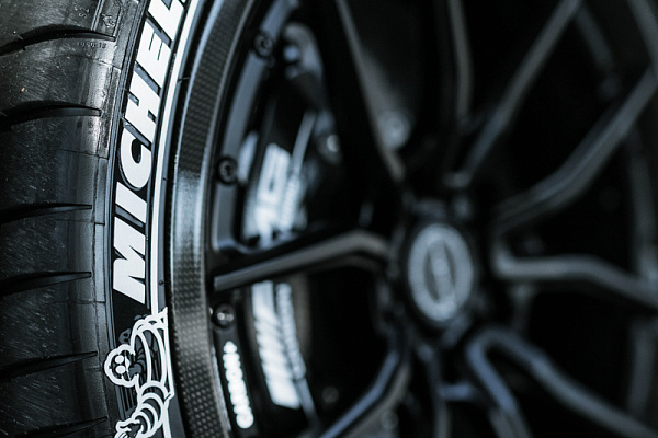 Фото дисков Brixton Forged PF3 Черный сатин на Mercedes-Benz AMG GT I