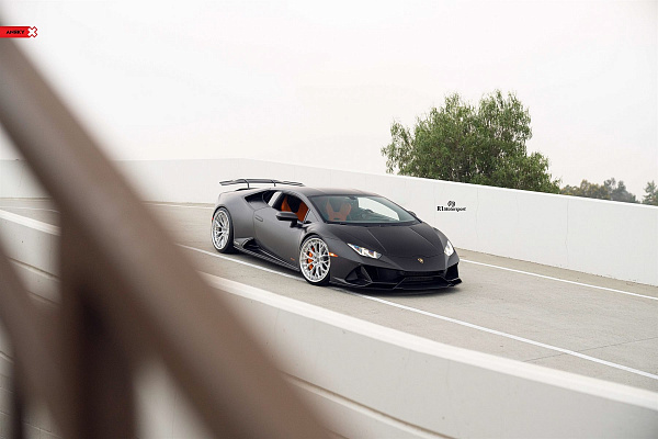 Фото дисков Anrky AN30 Глянцевый лак на Lamborghini Huracan