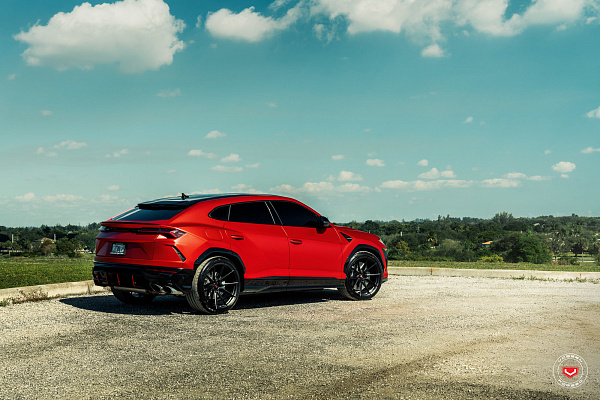 Фото дисков Vossen EVO-2 Черный глянец на Lamborghini Urus