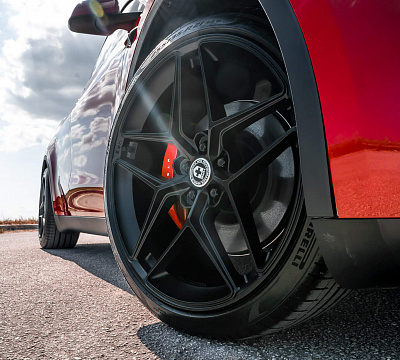 Фото дисков HRE FF11 на Tesla Model Y