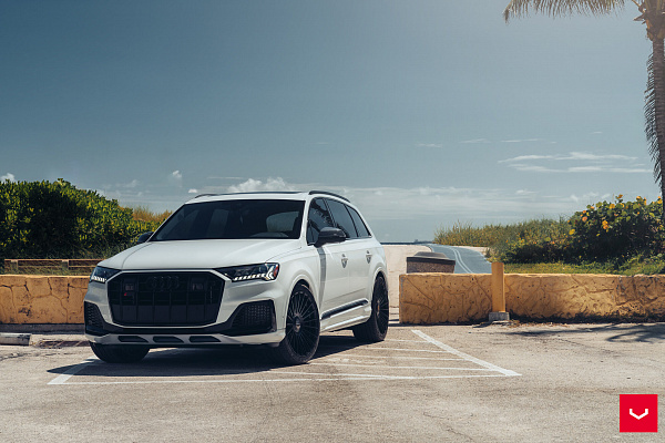 Фото дисков Vossen HF-8 Черный глянец на Audi Q7 (4M)