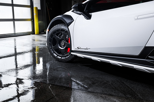Фото дисков Brixton Forged TR04 AERO1 Черный сатин на Lamborghini Huracan