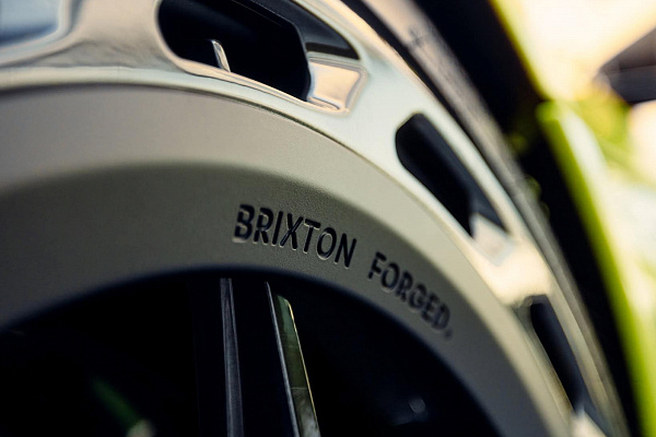 Фото дисков Brixton Forged PF7 Aerotech Черный глянец на Aston Martin Vantage 4