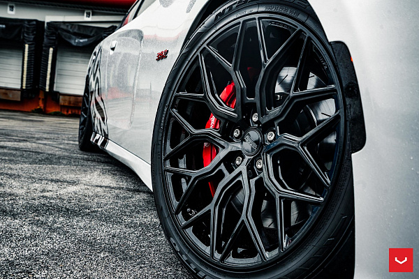 Фото дисков Vossen HF-2 Черный глянец на Dodge Charger VII