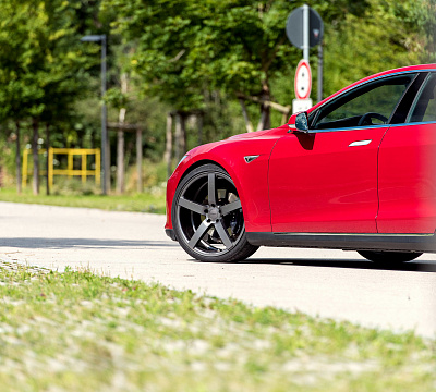 Фото дисков Vossen CV3 на Tesla Model S