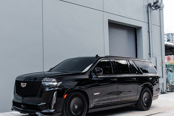 Фото дисков Brixton Forged LX16 Черный сатин на Cadillac Escalade V