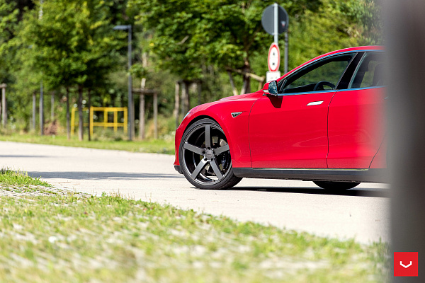 Фото дисков Vossen CV3 Глянцевый графит на Tesla Model S