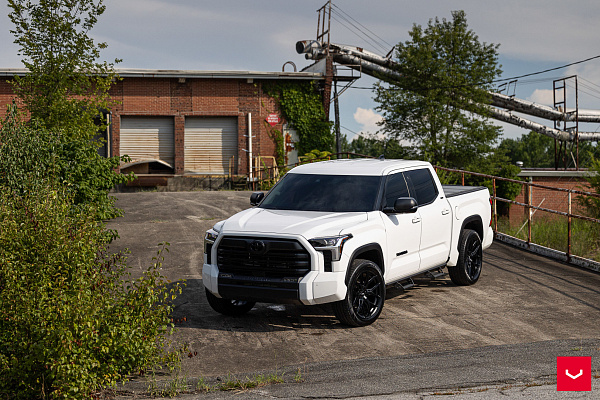 Фото дисков Vossen HF6-4 Черный сатин на Toyota Tundra III