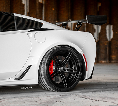 Фото дисков Strasse Wheels SP5R Deep Concave Duoblock на Chevrolet Corvette C7