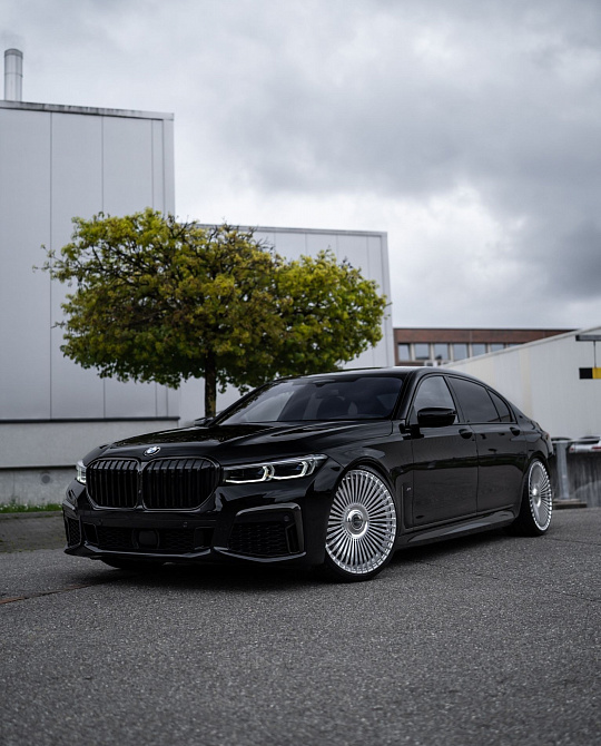Фото дисков ST2 Черный глянец на BMW 7 (G11/G12)