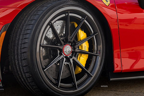 Фото дисков Savini SV10 Другой цвет на Ferrari SF90