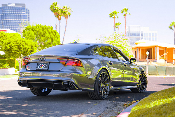 Фото дисков CEC C882 Глянцевый темный лак на Audi A/RS 7 (4G)