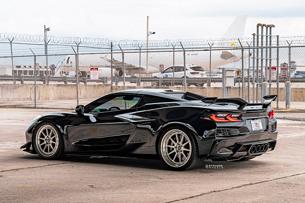 Фото дисков AL13 R10 Глянцевый лак на Chevrolet Corvette C8