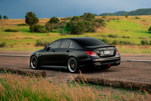 Фото дисков HRE 300 Сатиновая бронза на Mercedes-Benz E-Class (W213, S213, C238)