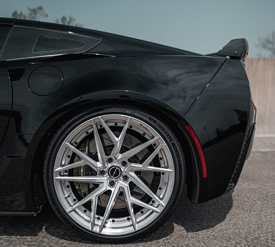 Фото дисков Brixton Forged PF8 на Chevrolet Corvette C7