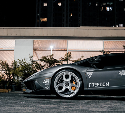 Фото дисков Brixton Forged NC01-R на Lamborghini Aventador