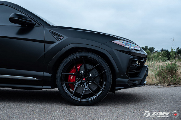 Фото дисков Vossen S21-01 Черный глянец на Lamborghini Urus
