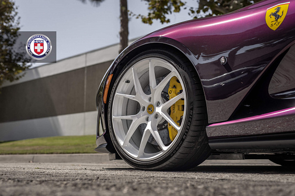 Фото дисков HRE P101 Белый глянец на Ferrari 812