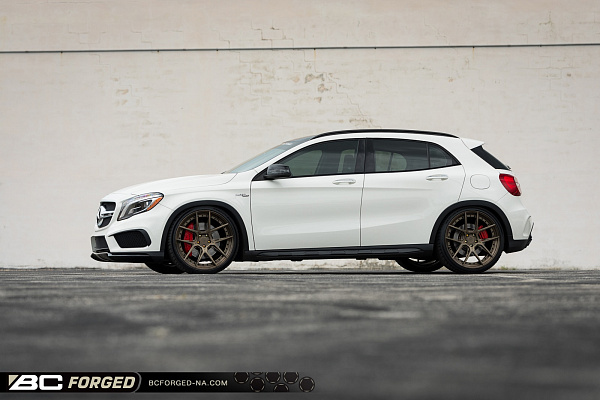 Фото дисков BC Forged HCA381 Сатиновая бронза на Mercedes-Benz GLA (X156)