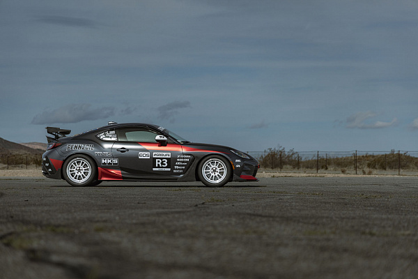 Фото дисков Motegi Racing MF413 SS6 Белый глянец на Toyota GR86