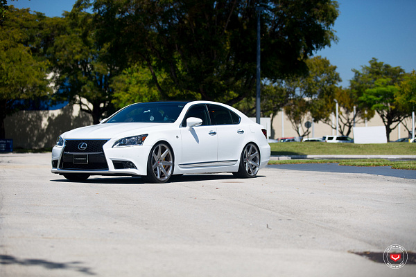 Фото дисков Vossen CG-207 Глянцевый лак на Lexus LS IV