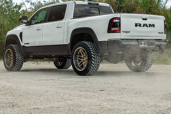 Фото дисков Anrky AN36 Сатиновое золото на Ram 1500 V