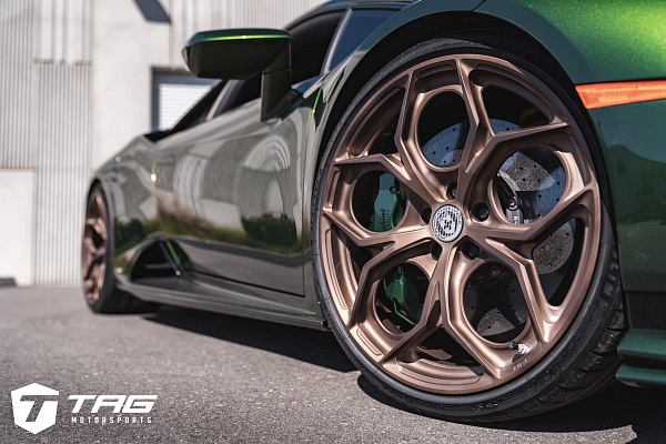 Фото дисков HRE P111SC Сатиновая бронза на Lamborghini Huracan