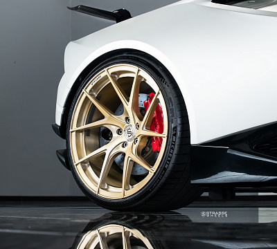 Фото дисков Strasse Wheels SM5RT Deep Concave Monoblock на Lamborghini Huracan