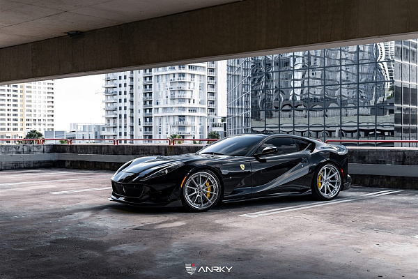 Фото дисков Anrky AN38 Глянцевый лак на Ferrari 812