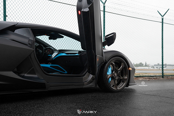 Фото дисков Anrky XR-205 Черный глянец на Lamborghini Revuelto
