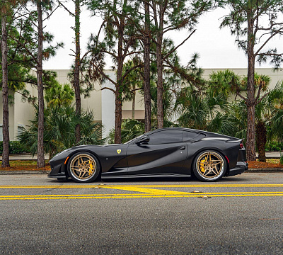 Фото дисков Anrky S3-X3 на Ferrari 812