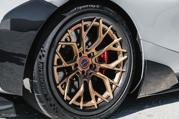Фото дисков Brixton Forged PF10 Сатиновое темное золото на McLaren 720S