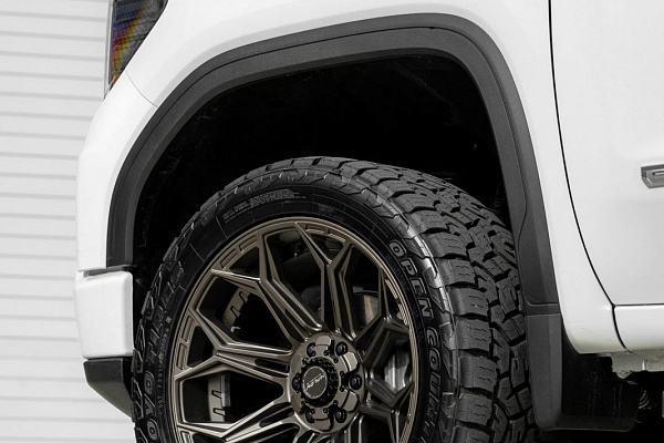 Фото дисков 4PLAY 4P83 Сатиновая темная бронза на GMC Sierra IV
